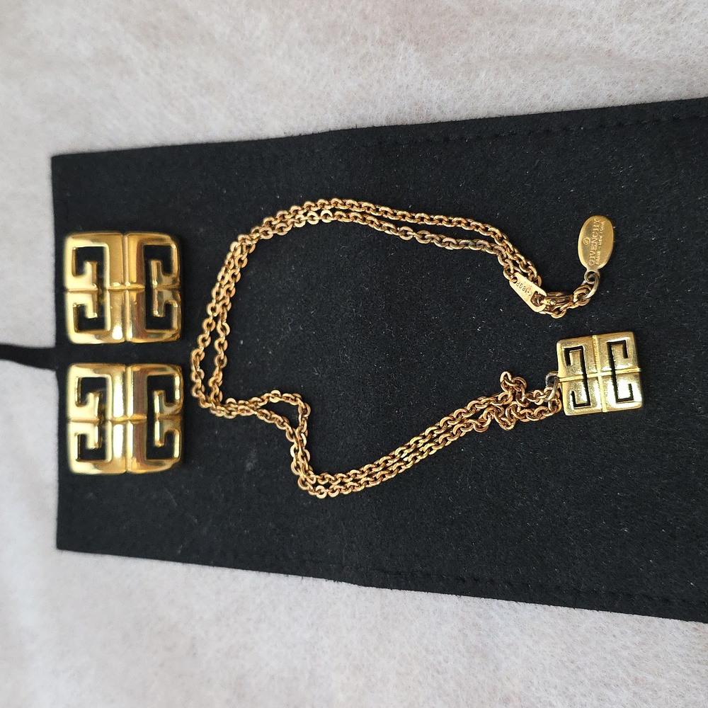 Givenchy Earings With Neckless